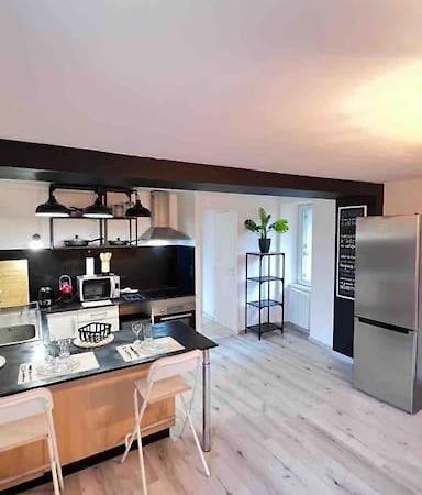 Logement Moderne Au Coeur Du Village Saint-Georges-de-Luzençon Kültér fotó