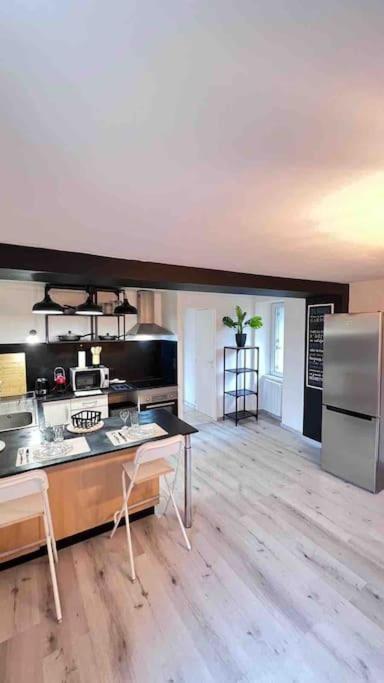 Logement Moderne Au Coeur Du Village Saint-Georges-de-Luzençon Kültér fotó