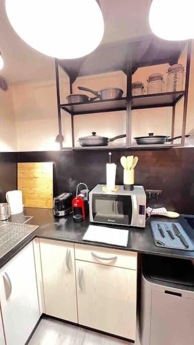 Logement Moderne Au Coeur Du Village Saint-Georges-de-Luzençon Kültér fotó