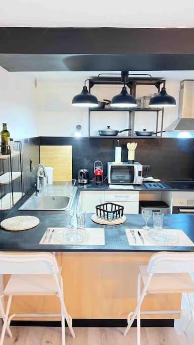 Logement Moderne Au Coeur Du Village Saint-Georges-de-Luzençon Kültér fotó