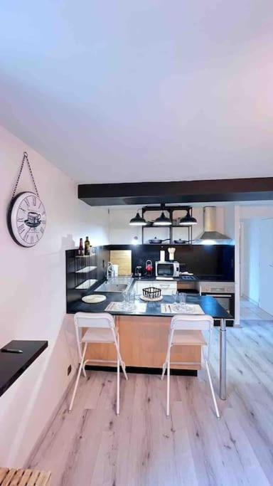 Logement Moderne Au Coeur Du Village Saint-Georges-de-Luzençon Kültér fotó