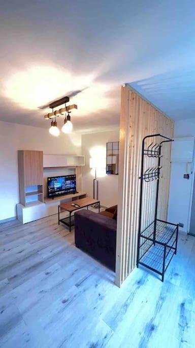 Logement Moderne Au Coeur Du Village Saint-Georges-de-Luzençon Kültér fotó