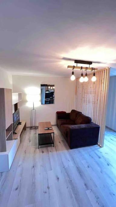 Logement Moderne Au Coeur Du Village Saint-Georges-de-Luzençon Kültér fotó