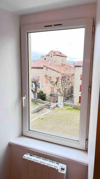 Logement Moderne Au Coeur Du Village Saint-Georges-de-Luzençon Kültér fotó